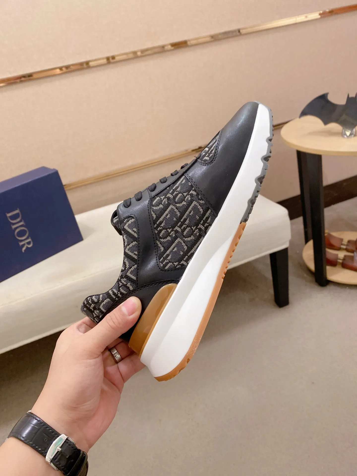 Factory price: 440💰[Dior·Dior] New casual sports style men's shoes, new spring and summer design, perfect workmanship, lace-up lazy style to create wardrobe quality, upper: imported first-layer cowhide, sheepskin lining is soft and comfortable, ultra-light TPU wear-resistant outsole, simple, versatile fashion men's shoes, excellent color code number 38--44. (Can be customized for 45 non-refundable)